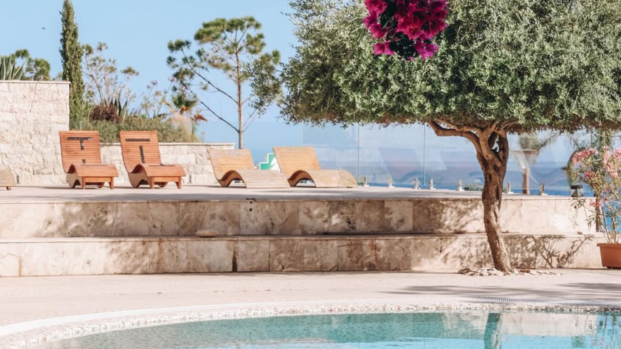 Best prices in May Drymades Inn